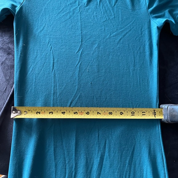 Pre-loved fitted midi dress w/ short sleeves - Picture 8 of 9